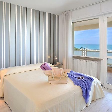 Residence Riccione Beach Apartments Екстериор снимка