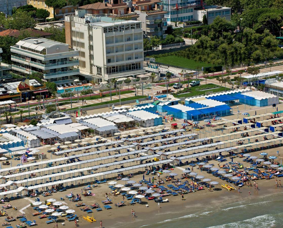 Residence Riccione Beach Apartments Екстериор снимка