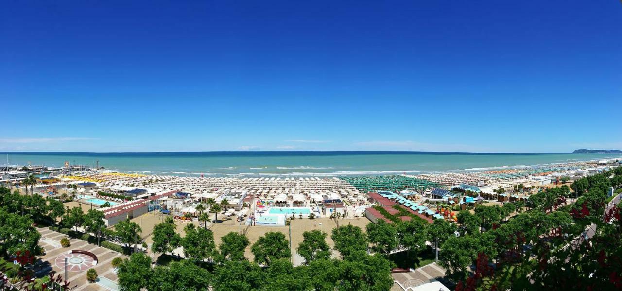 Residence Riccione Beach Apartments Екстериор снимка
